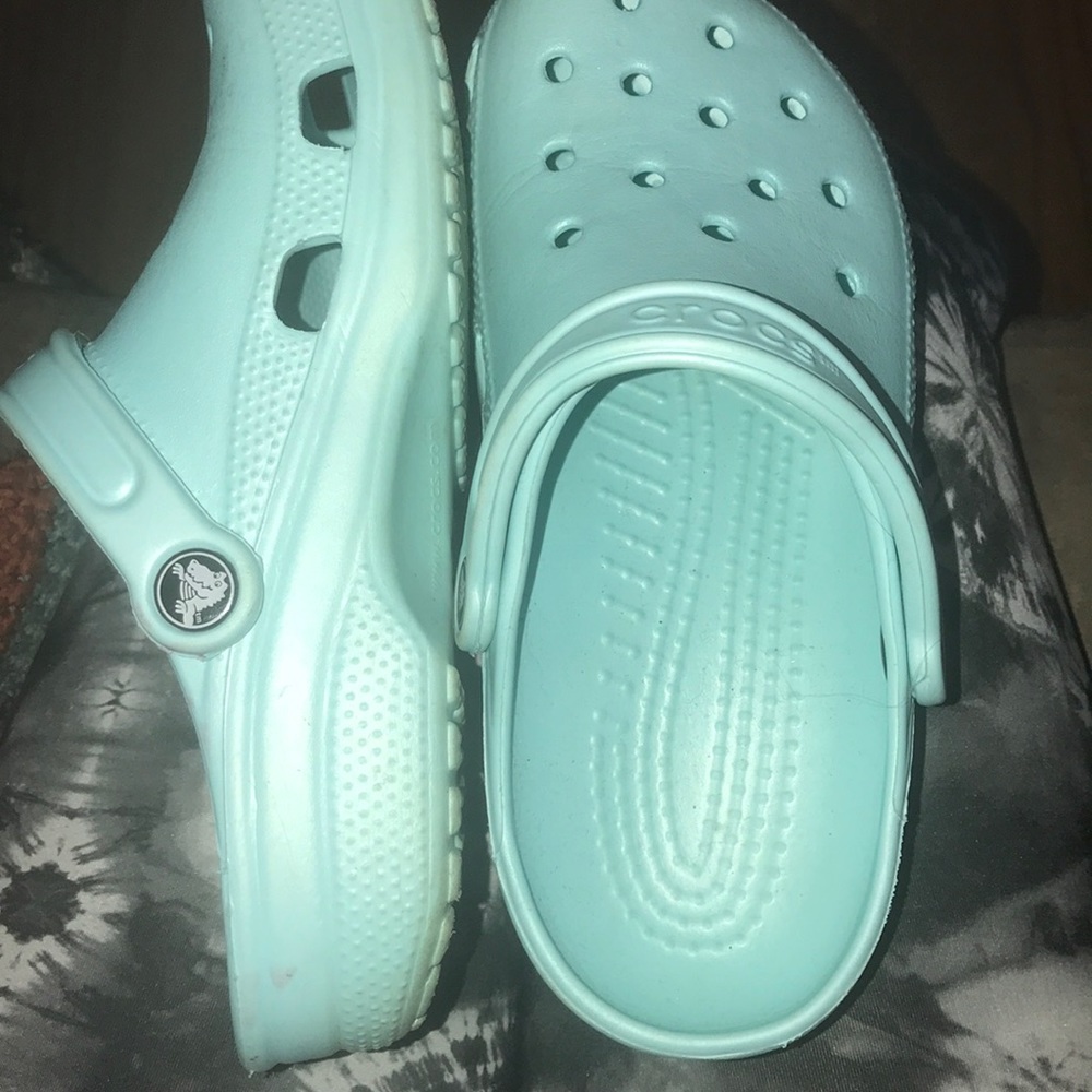 blue women’s crocs